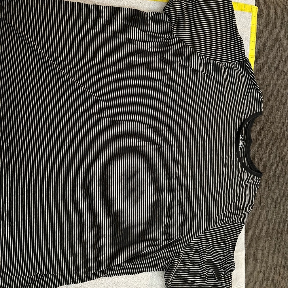 PRE-OWNED MEN: 4Xl Tan and Black stripped T-Shirt(#123)
